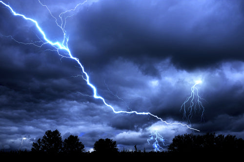 Navigating Storms: Essential Boat Floor Protection Against Lightning Strikes